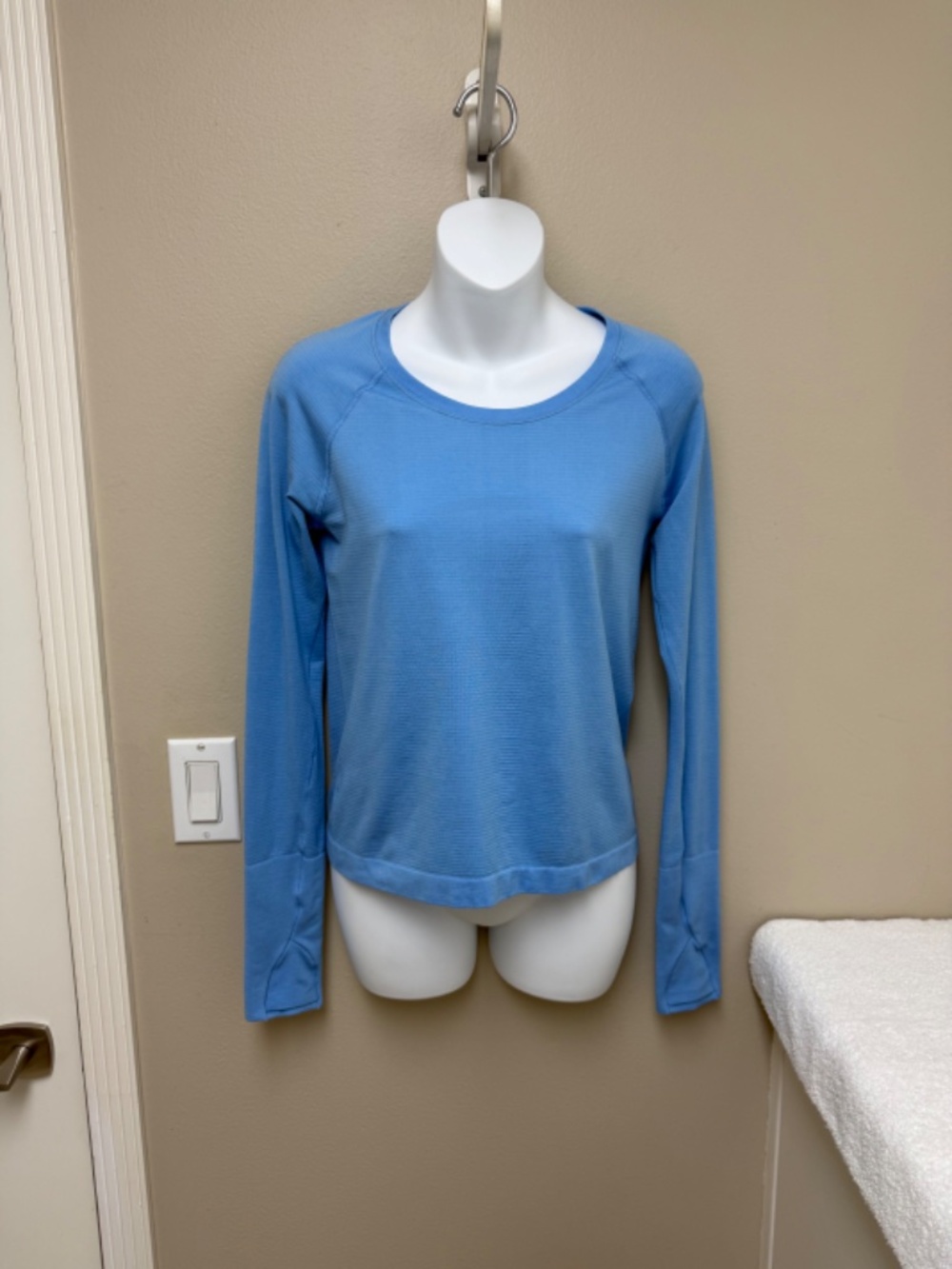 Lululemon Swiftly Tech Long-Sleeve Top 2.0 *Race Length Blue Size 8